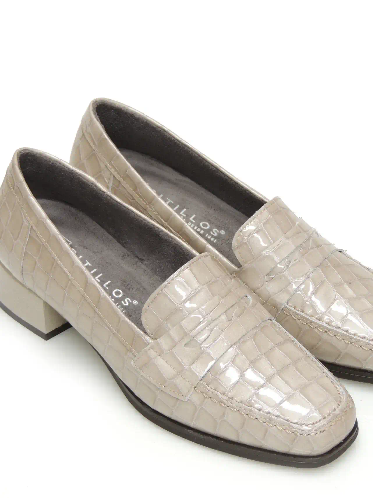 mocasines--pitillos-5423-charol-taupe